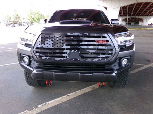 Used 2020 Toyota Tacoma TRD Sport image 4
