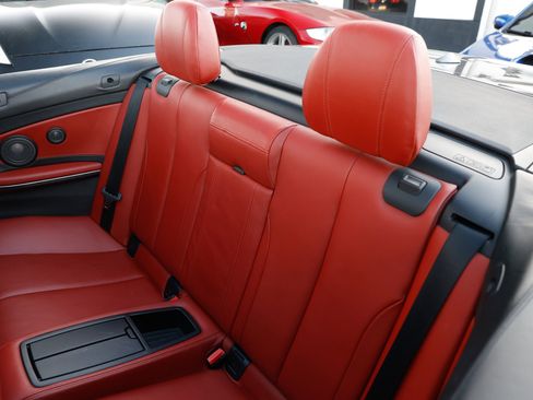 Used 2016 BMW M4 Convertible image 11