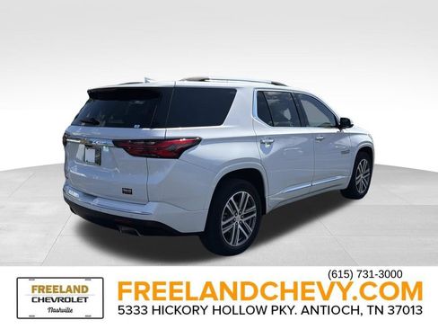 Used 2023 Chevrolet Traverse High Country FWD image 3