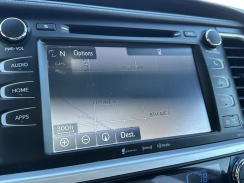 Used 2018 Toyota Highlander XLE image 29