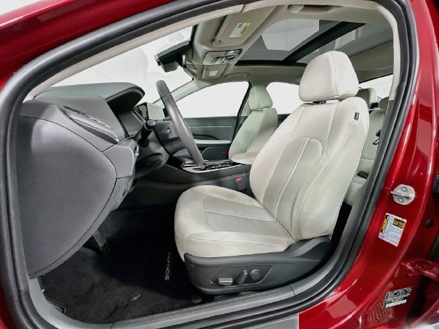 Used 2023 Hyundai Sonata SEL w/ Convenience Package FWD image 4