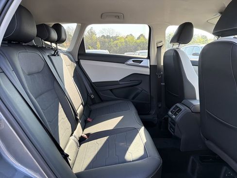 New 2026 Volkswagen Taos SE FWD image 16