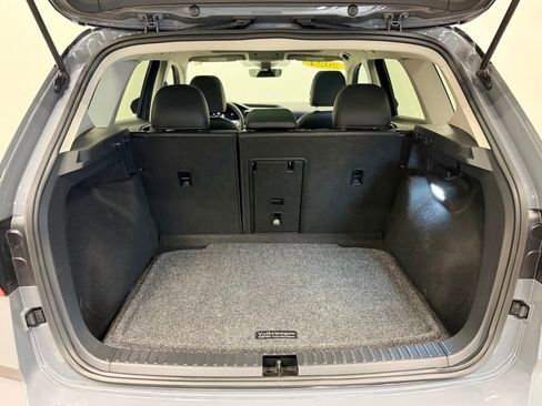 Used 2024 Volkswagen Taos SE w/ Panoramic Sunroof Package image 6