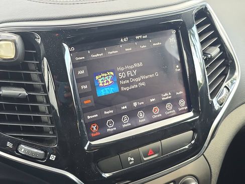 Used 2019 Jeep Cherokee Limited FWD image 27