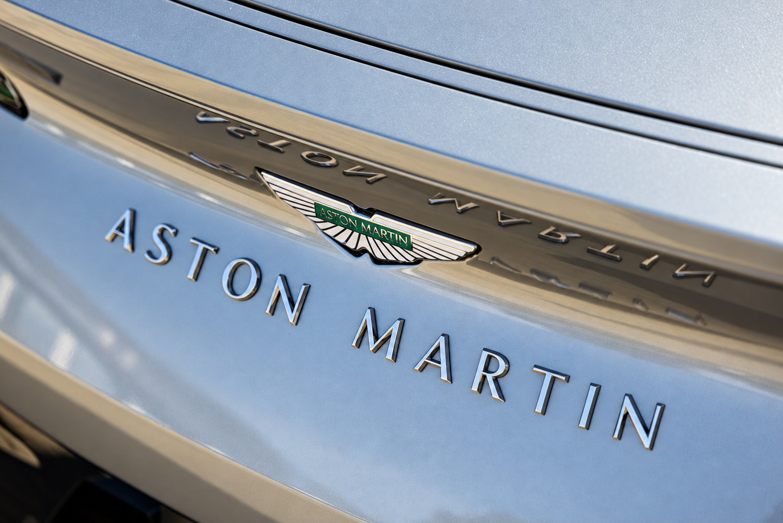 Used 2024 Aston Martin DB12 Convertible RWD image 31