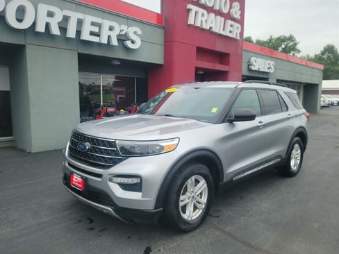 Used 2020 Ford Explorer XLT w/ Equipment Group 202A RWD image 2