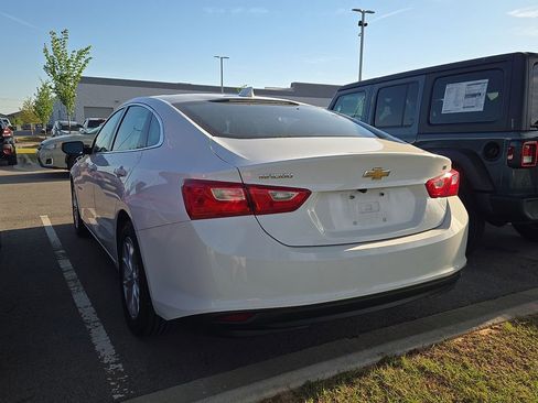 Used 2023 Chevrolet Malibu LT FWD image 2
