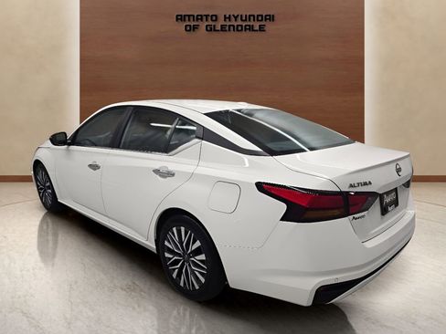 Used 2025 Nissan Altima 2.5 SV FWD image 4