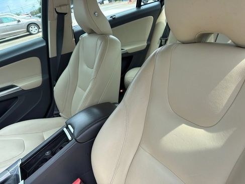 Used 2018 Volvo S60 T5 Inscription FWD image 4
