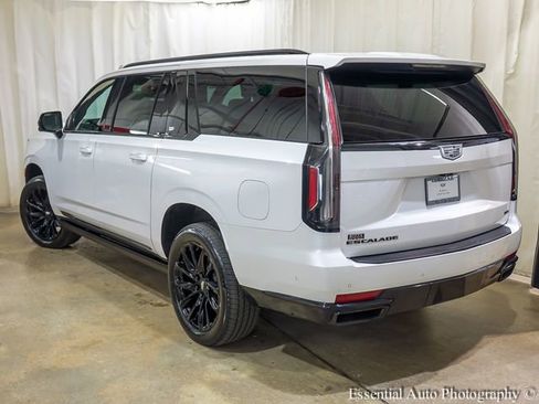 Used 2023 Cadillac Escalade ESV Sport Platinum w/ LPO, ONYX Package AWD/4WD image 9