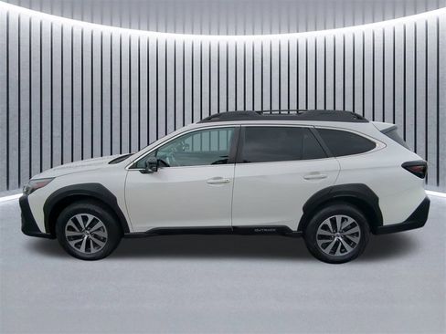 Used 2023 Subaru Outback Premium image 8