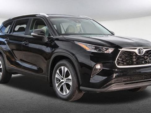 Used 2026 Toyota Highlander XLE AWD/4WD image 2