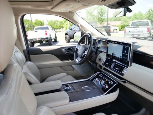Used 2023 Lincoln Navigator Reserve AWD/4WD image 47