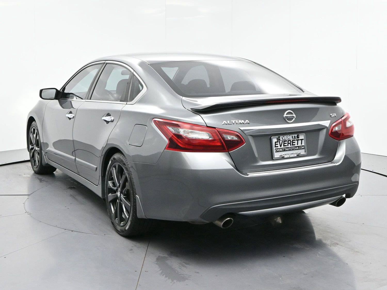 Used 2017 Nissan Altima 2.5 SR w/ Midnight Edition Package FWD image 5