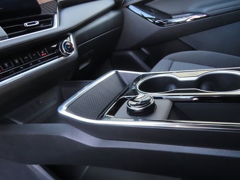 New 2026 Chevrolet Equinox LT w/ LPO, Floor Liner Package image 6