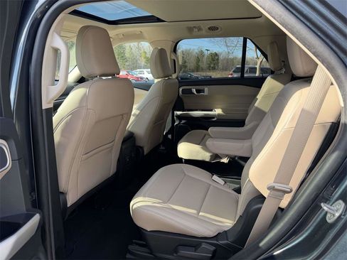 Used 2022 Ford Explorer XLT w/ Equipment Group 202A image 16