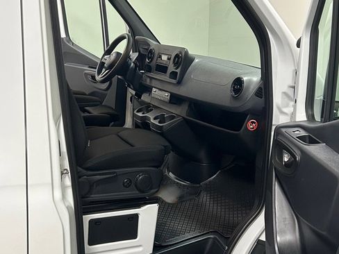 Used 2019 Mercedes-Benz Sprinter 2500 image 9