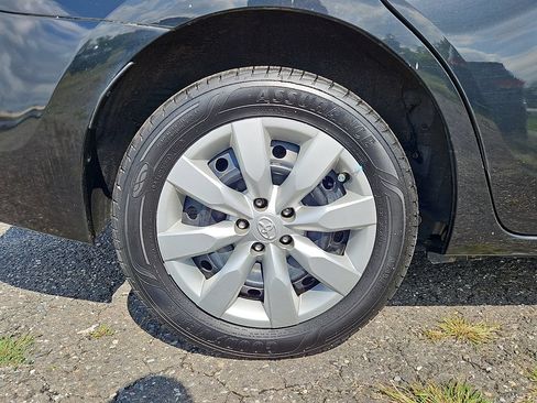 Used 2016 Toyota Corolla LE w/ Body Protection Package #1 FWD image 9