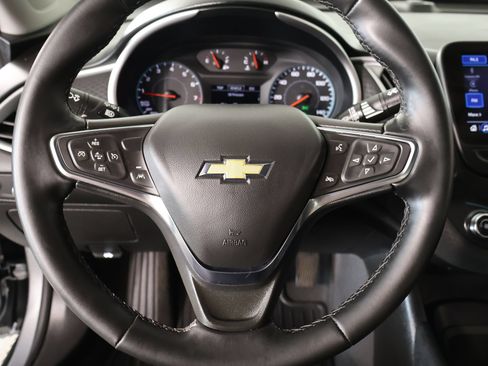 Used 2025 Chevrolet Malibu RS FWD image 3