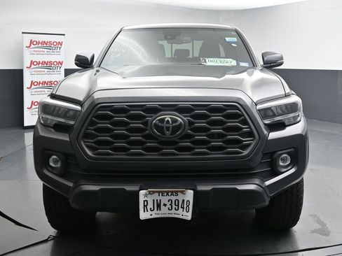 Used 2022 Toyota Tacoma TRD Off-Road AWD/4WD image 3