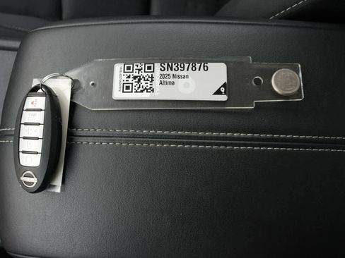 Used 2025 Nissan Altima 2.5 SV FWD image 25