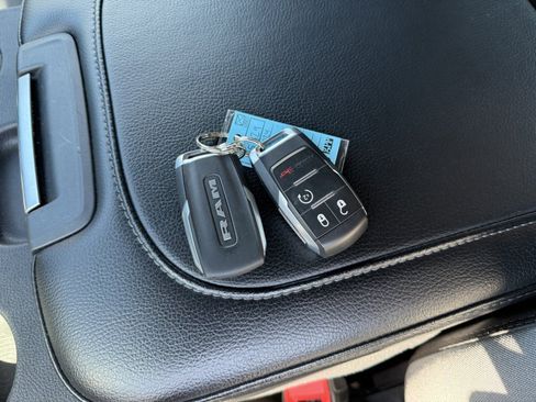 Used 2024 RAM 2500 Big Horn w/ Safety Group image 32