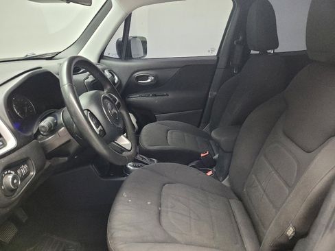 Used 2018 Jeep Renegade Latitude FWD image 17
