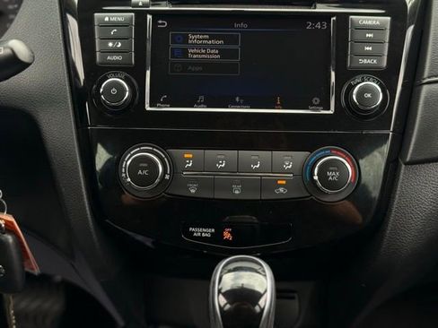 Used 2019 Nissan Rogue S image 28