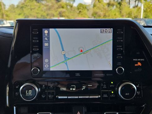 Used 2021 Toyota Highlander Limited image 18