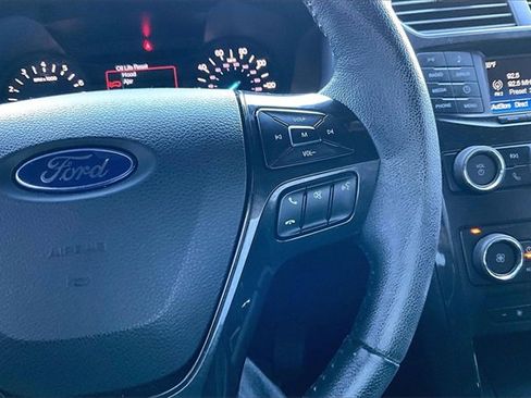 Used 2019 Ford Explorer XLT image 11