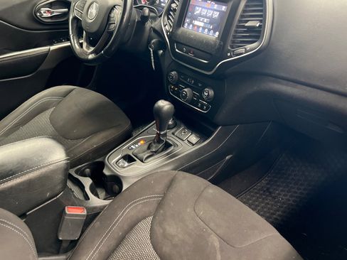 Used 2020 Jeep Cherokee Latitude w/ Cold Weather Group image 15