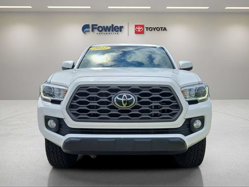 Certified 2022 Toyota Tacoma TRD Off-Road RWD image 2