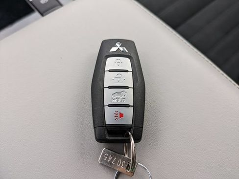 Used 2025 Mitsubishi Outlander SE FWD image 33