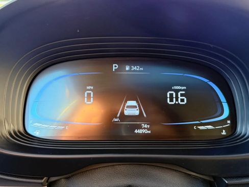 Used 2025 Hyundai Venue SEL FWD image 21