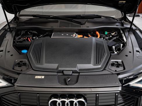 Used 2022 Audi e-tron Premium w/ Convenience Plus Package image 46