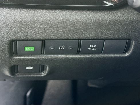 Used 2025 Nissan Sentra SV FWD image 16