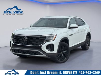 Used 2026 Volkswagen Atlas Cross Sport SE w/ Black Wheel Package