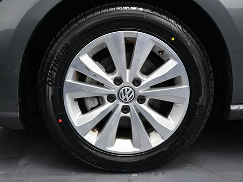 Used 2021 Volkswagen Golf 4-Door image 12