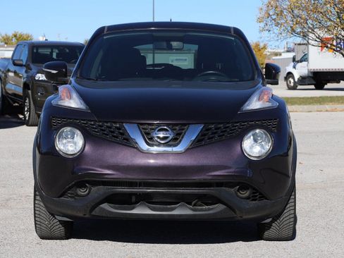 Used 2017 Nissan Juke SV image 2