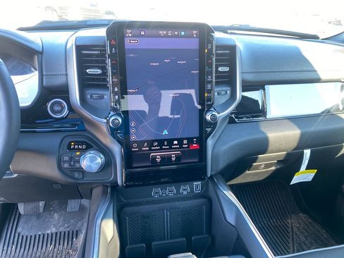 Used 2025 RAM 1500 Laramie w/ Night Edition image 19