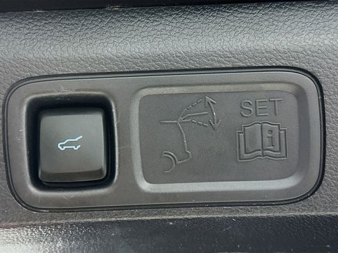 Used 2024 Ford Expedition Limited image 32