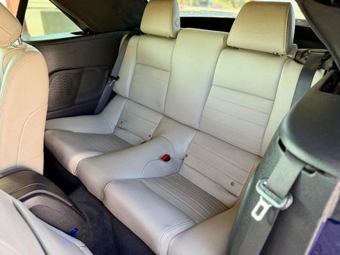 Used 2012 Ford Mustang GT Premium w/ Security Pkg RWD image 12