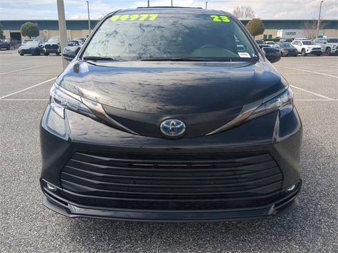 Certified 2023 Toyota Sienna XLE Woodland Edition image 9