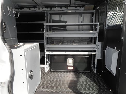 Used 2016 Chevrolet Express 2500 RWD image 19