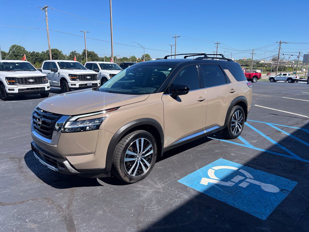 Used 2024 Nissan Pathfinder Platinum w/ Cargo Package AWD/4WD image 2