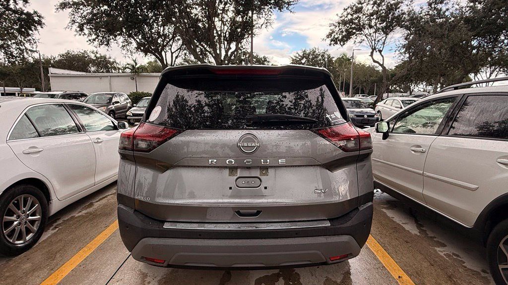 Used 2023 Nissan Rogue SV FWD image 8