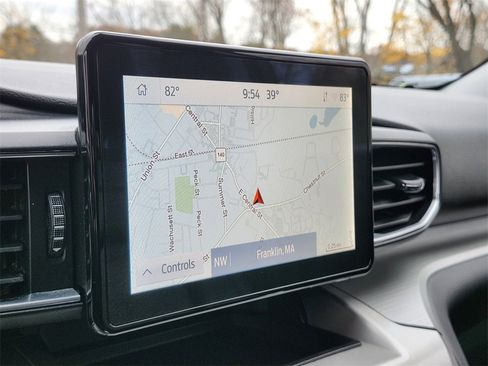 Certified 2022 Ford Explorer XLT w/ Equipment Group 202A image 22