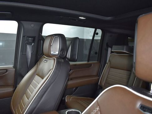 Used 2025 GMC Yukon XL Denali Ultimate AWD/4WD image 22