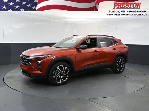 Used 2024 Chevrolet Trax RS w/ Sunroof Package FWD image 1