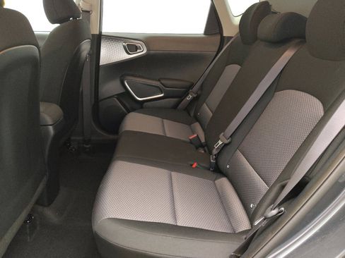 Used 2025 Kia Soul LX image 18